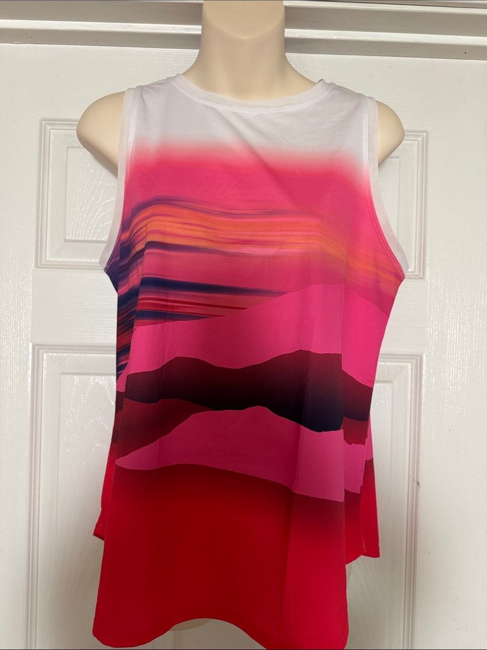 Tail Pink and Red Gradient Striped Tank Tennis Top
